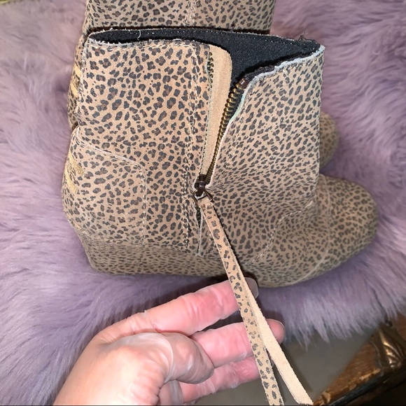 Toms 9.5W side zip cheetah print suede ankle boots - Picture 5 of 14